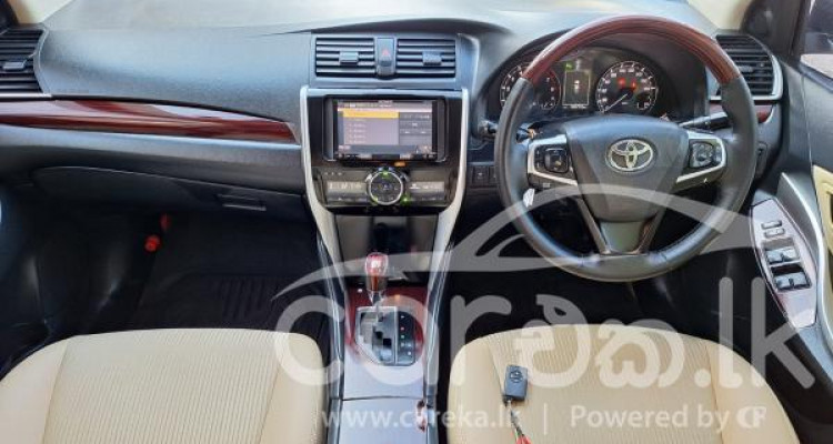 TOYOTA PREMIO 2017