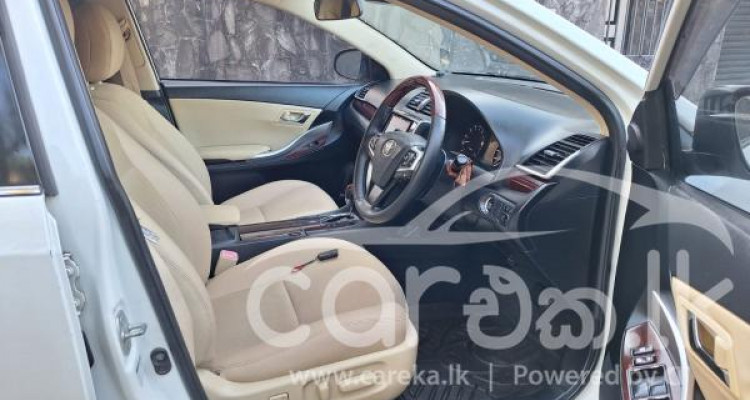 TOYOTA PREMIO 2017