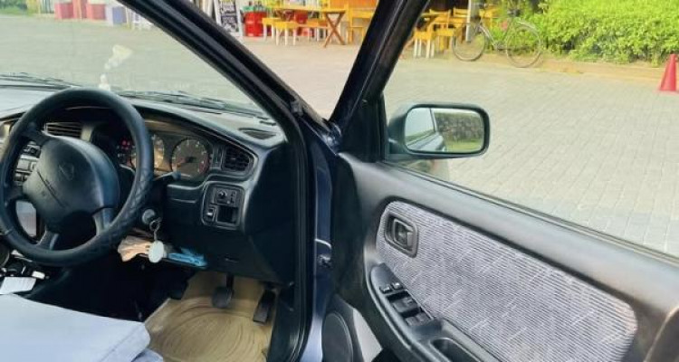 NISSAN BLUEBIRD 1999