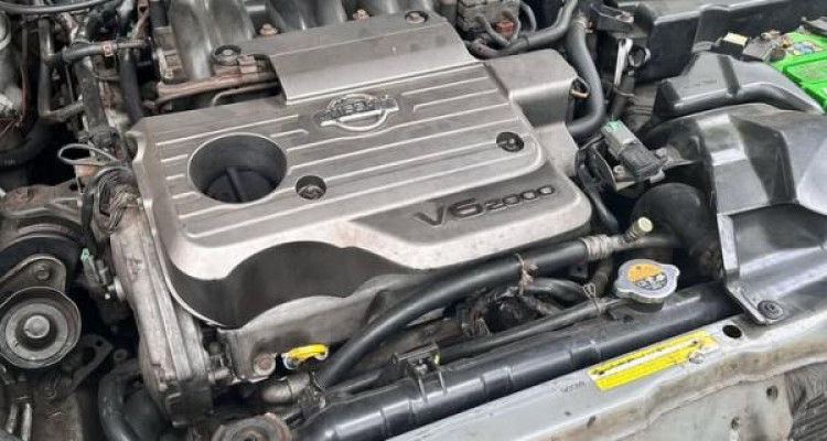 NISSAN CEFIRO 2000