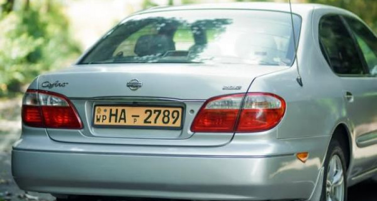 NISSAN CEFIRO 2000