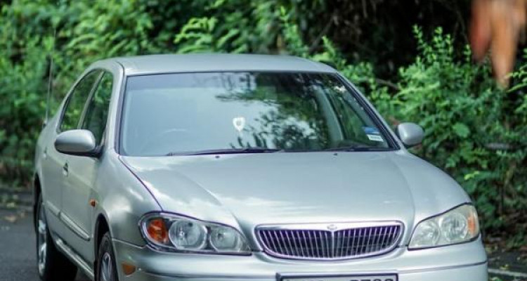 NISSAN CEFIRO 2000
