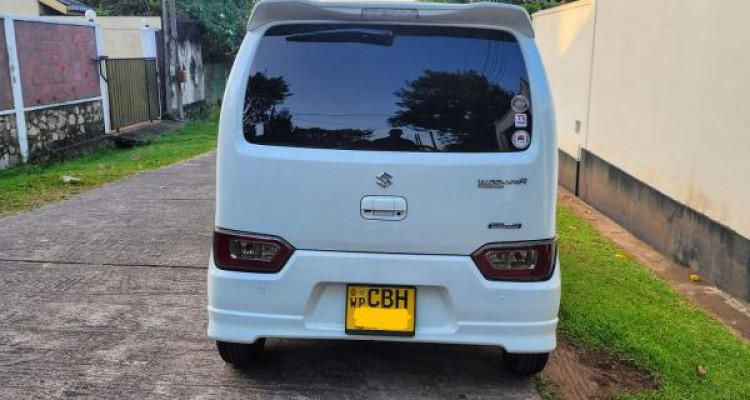 SUZUKI WAGON R PREMIUM 2018
