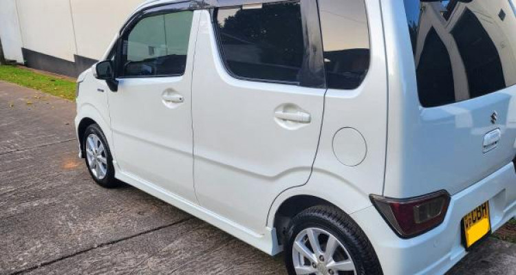 SUZUKI WAGON R PREMIUM 2018
