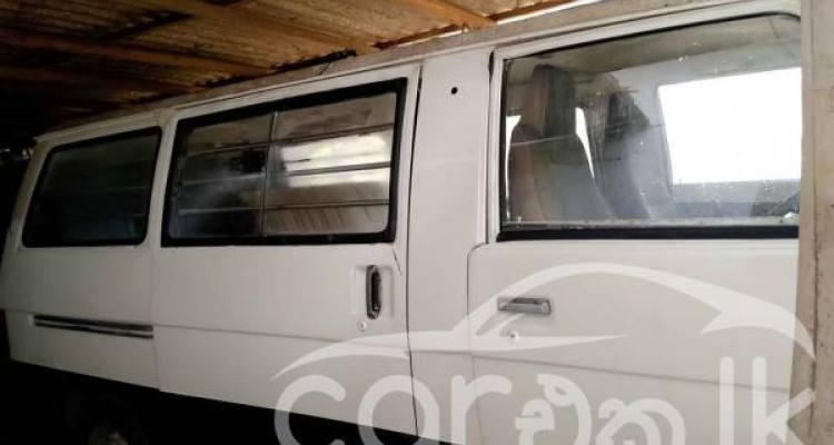 MITSUBISHI DELICA 1980