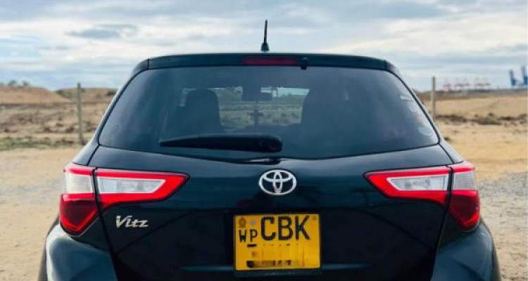 TOYOTA VITZ 2018