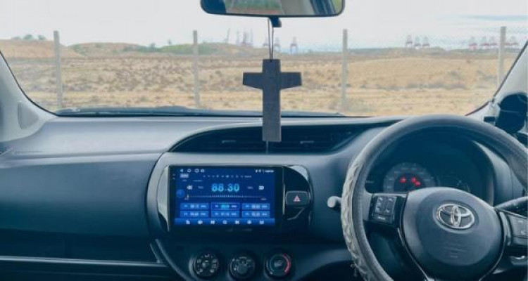 TOYOTA VITZ 2018