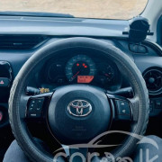 TOYOTA VITZ 2018