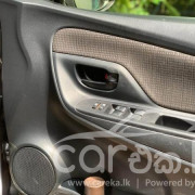 TOYOTA VITZ 2018