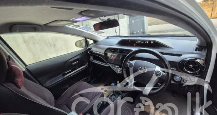 TOYOTA AQUA 2015