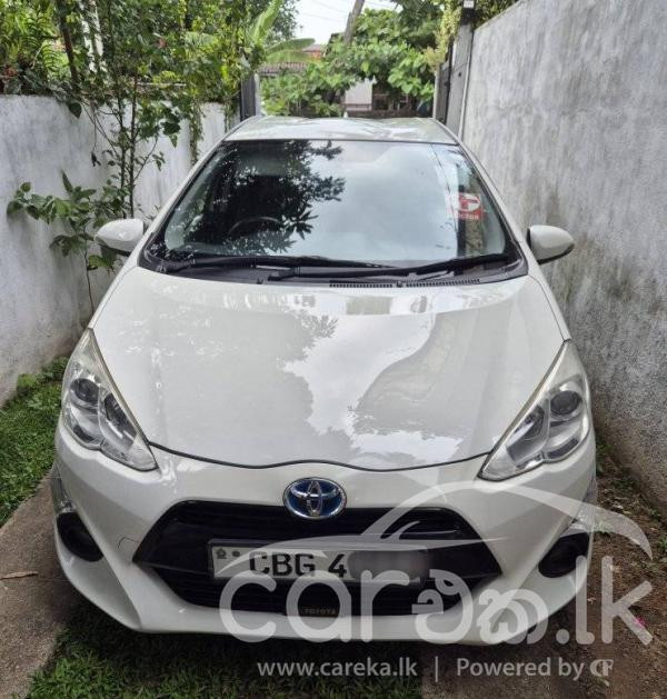 TOYOTA AQUA 2015