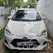 TOYOTA AQUA 2015