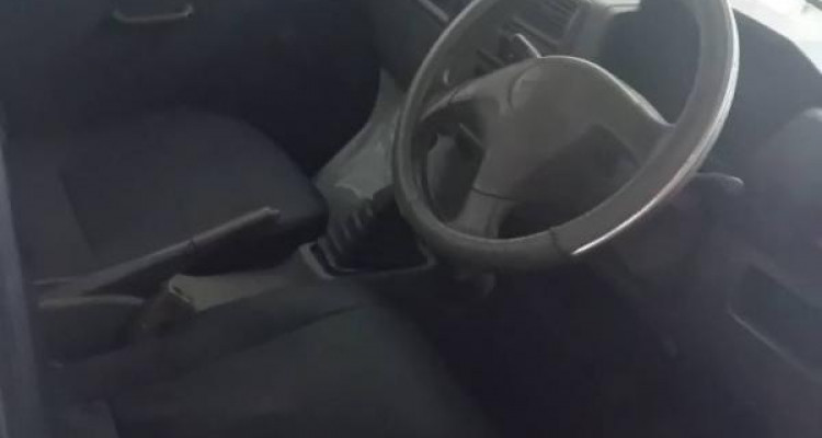 NISSAN U71 2003