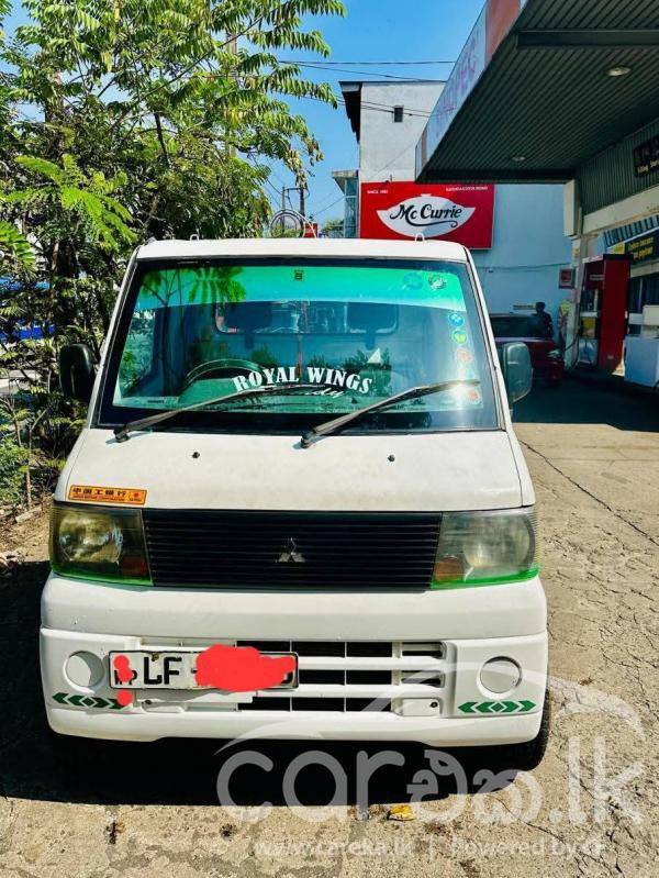 NISSAN U71 2003