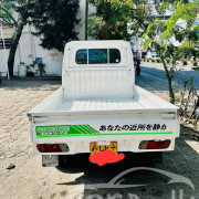 NISSAN U71 2003