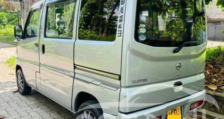 NISSAN CLIPPER 2013