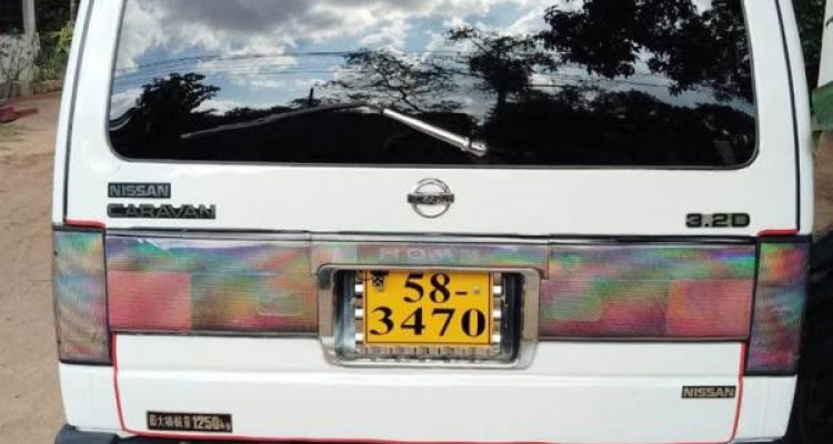 NISSAN CARAVAN 1992