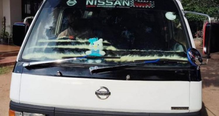 NISSAN CARAVAN 1992