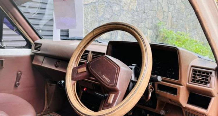 TOYOTA HILUX 1989
