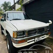 TOYOTA HILUX 1989