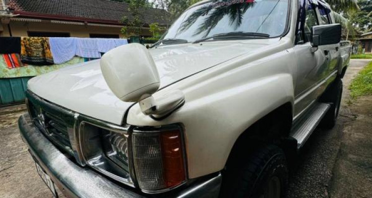TOYOTA HILUX 1989