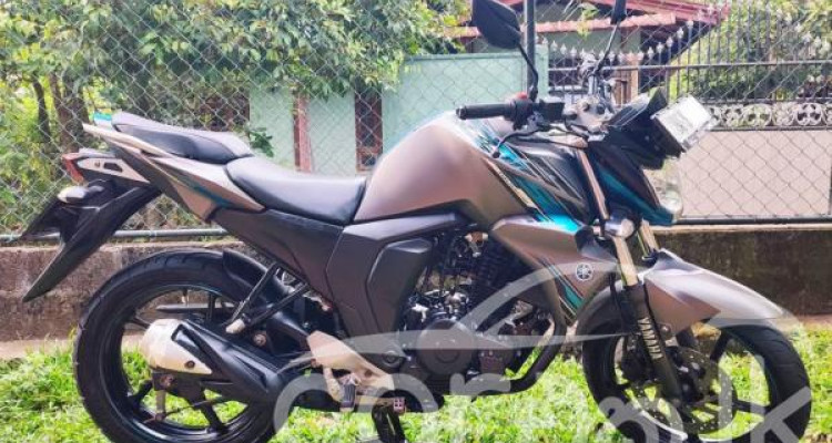 YAMAHA FZ 2017
