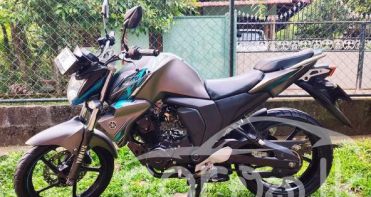 YAMAHA FZ 2017