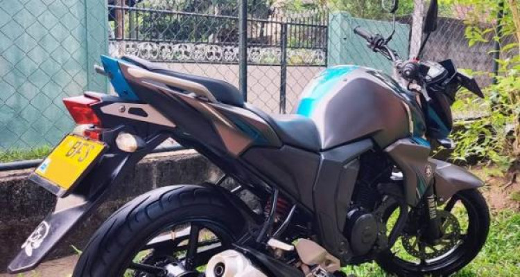 YAMAHA FZ 2017