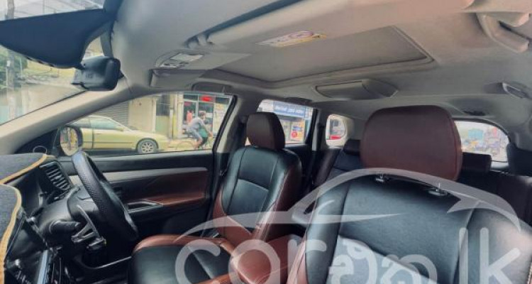 MITSUBISHI OUTLANDER PHEV 2015