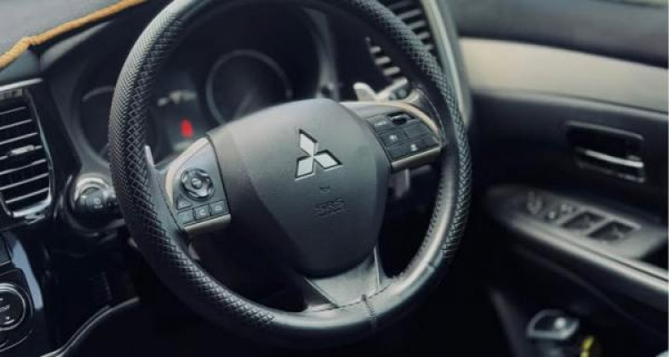 MITSUBISHI OUTLANDER PHEV 2015