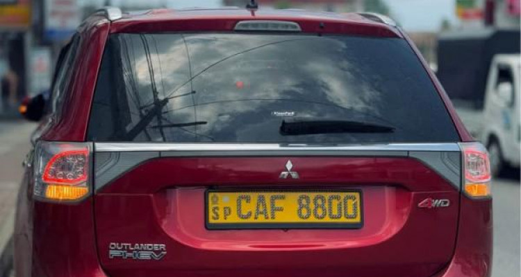 MITSUBISHI OUTLANDER PHEV 2015