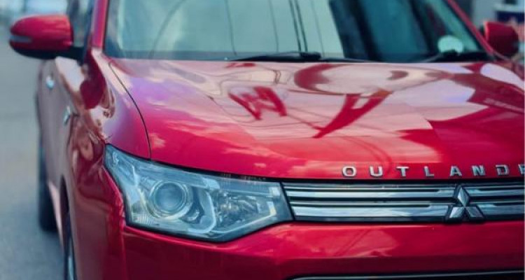MITSUBISHI OUTLANDER PHEV 2015