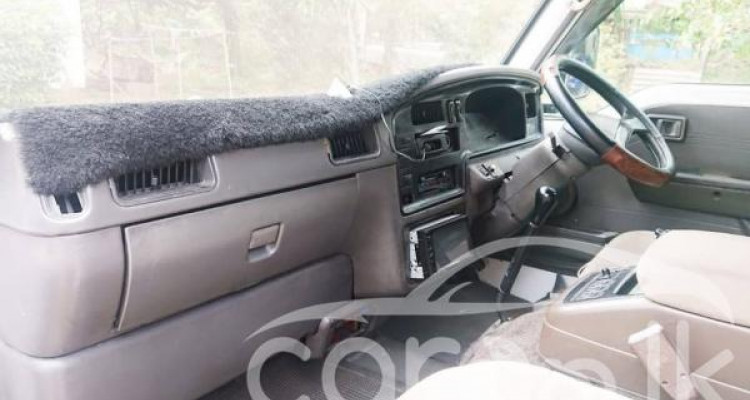 NISSAN CARAVAN 1995