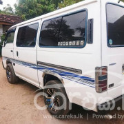 NISSAN CARAVAN 1995