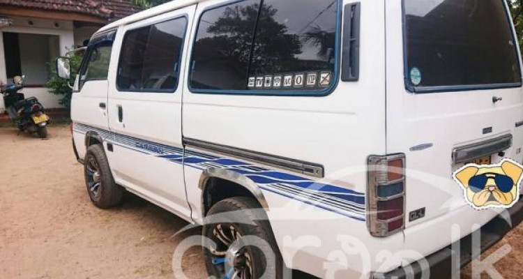 NISSAN CARAVAN 1995