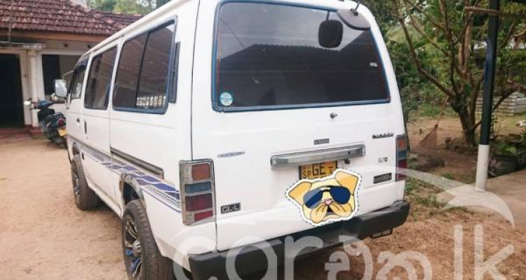 NISSAN CARAVAN 1995