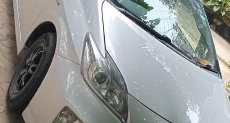 TOYOTA PRIUS 2013