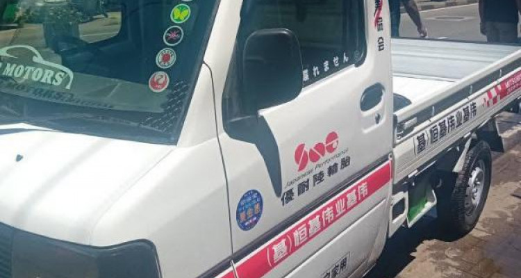 MITSUBISHI U61 2006