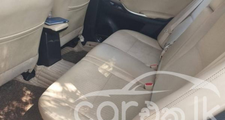 TOYOTA PREMIO 2019