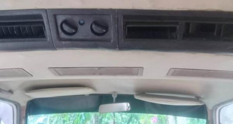 NISSAN CARAVAN 1993