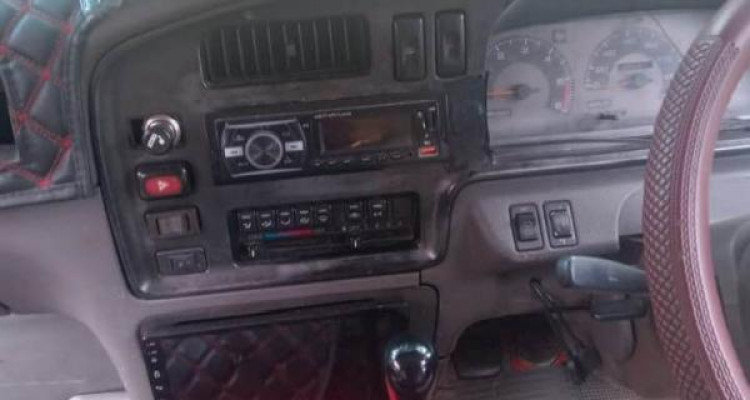 NISSAN CARAVAN 1993