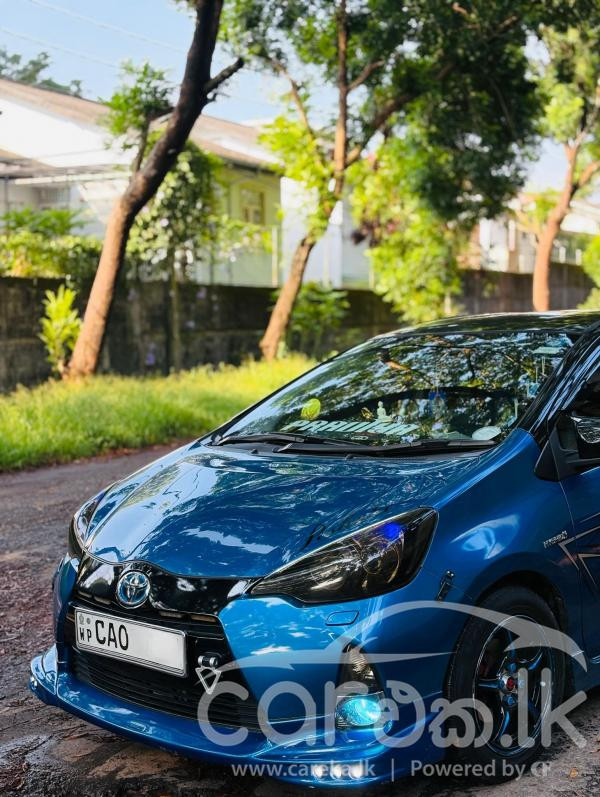 TOYOTA AQUA 2013