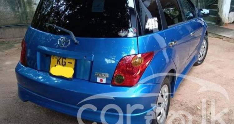 TOYOTA IST 2003
