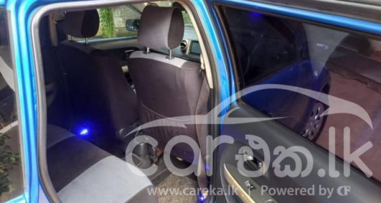 TOYOTA IST 2003