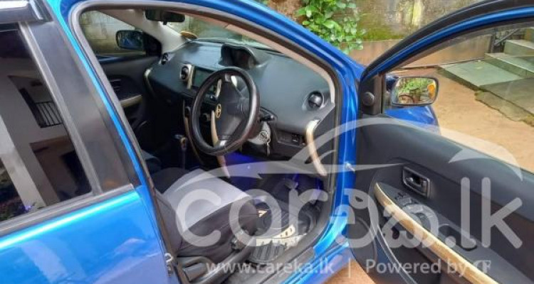 TOYOTA IST 2003