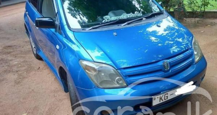 TOYOTA IST 2003