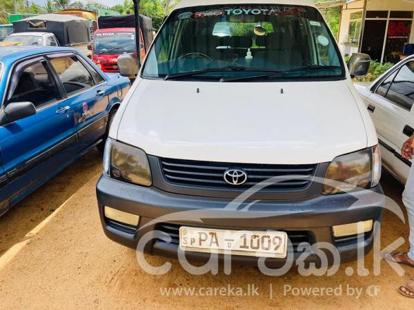 TOYOTA NOAH 2001