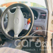 TOYOTA NOAH 2001