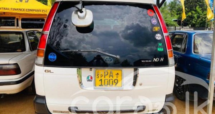 TOYOTA NOAH 2001