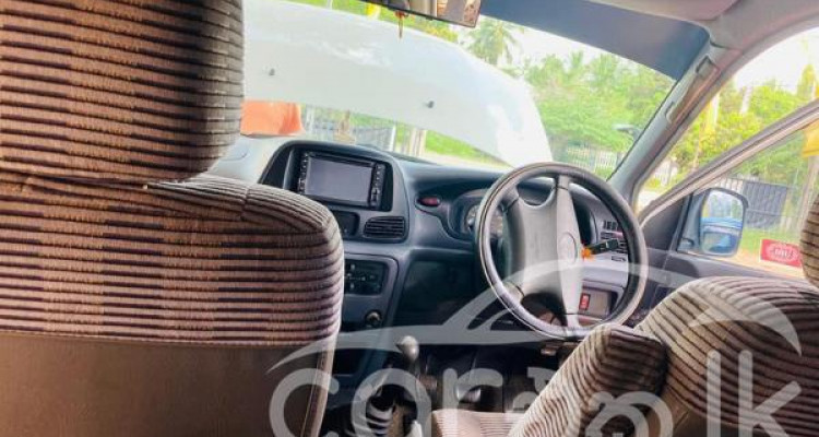 TOYOTA NOAH 2001